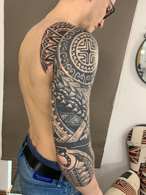 Kaliber 45 | Tattoo Studio Wels
