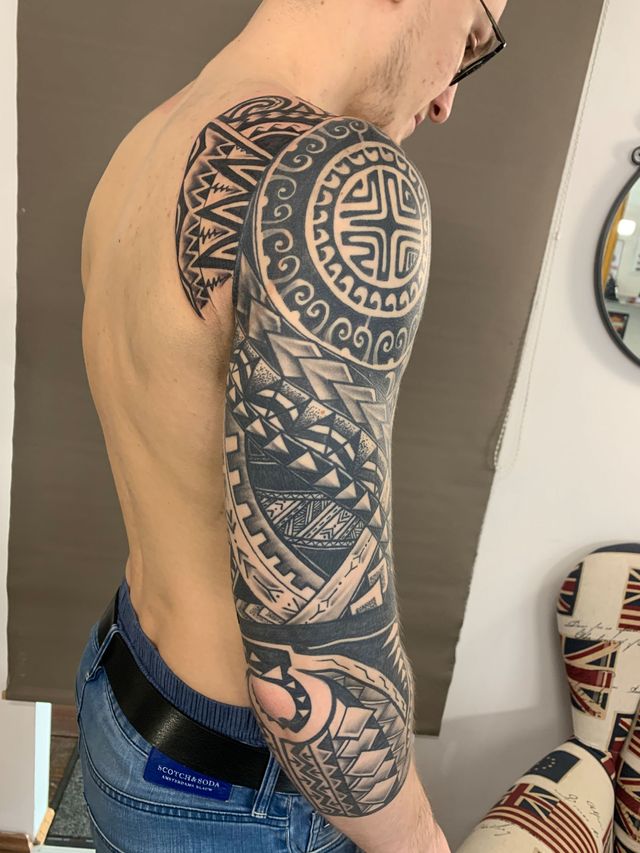 Kaliber 45 | Tattoo Studio Wels