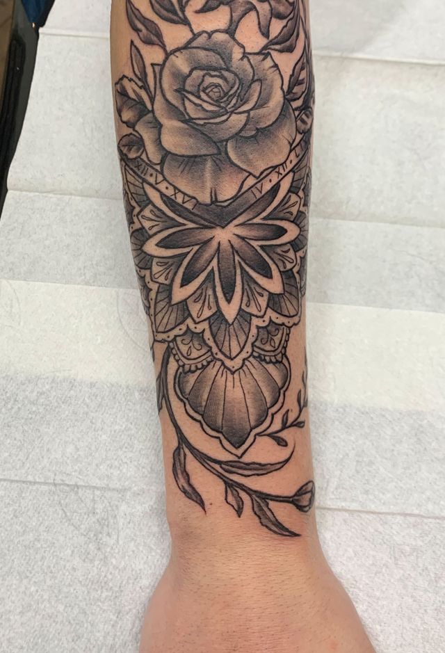 Kaliber 45 | Tattoo Studio Wels